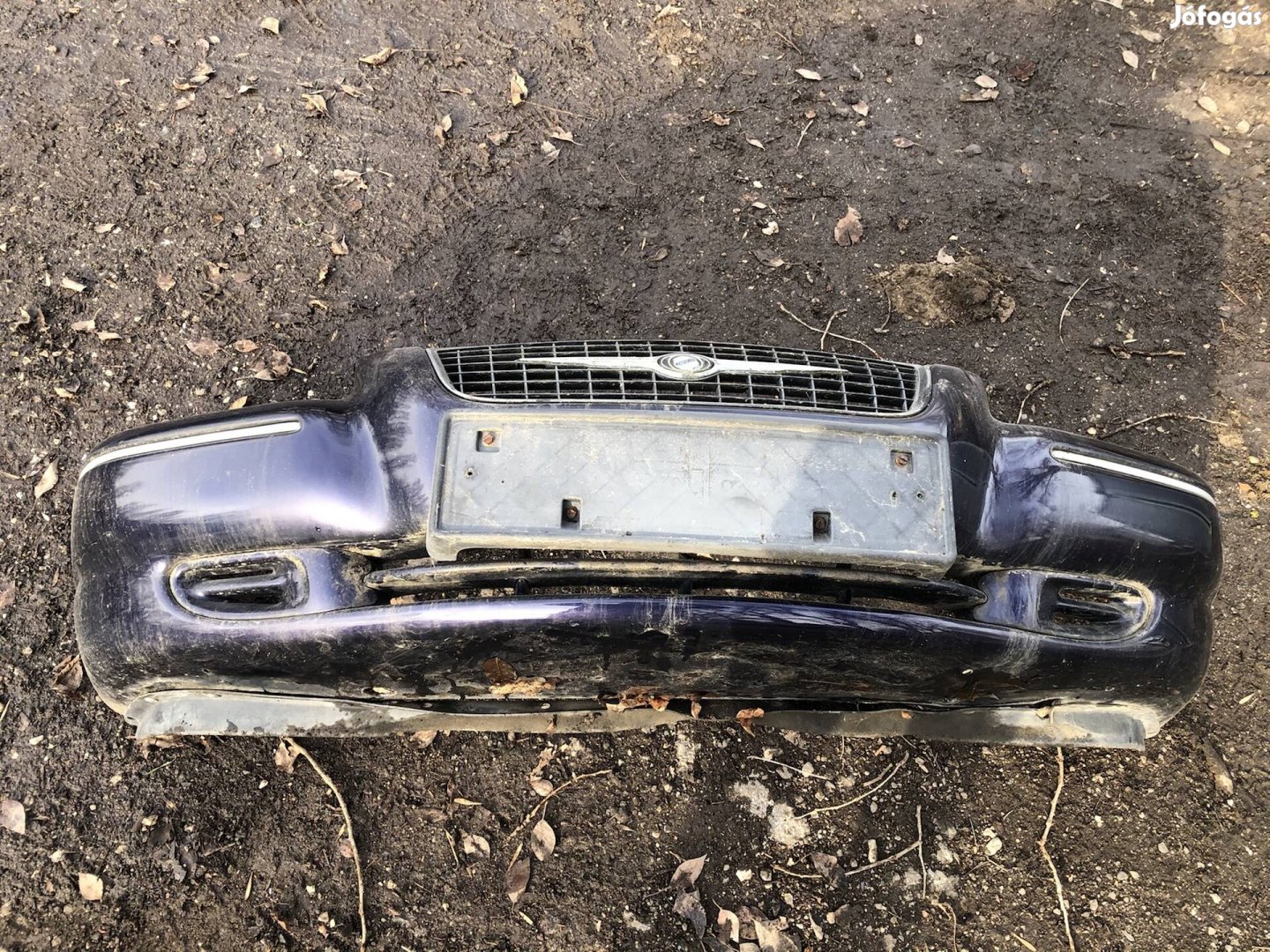 Chrysler Stratus első lökhárító lila
