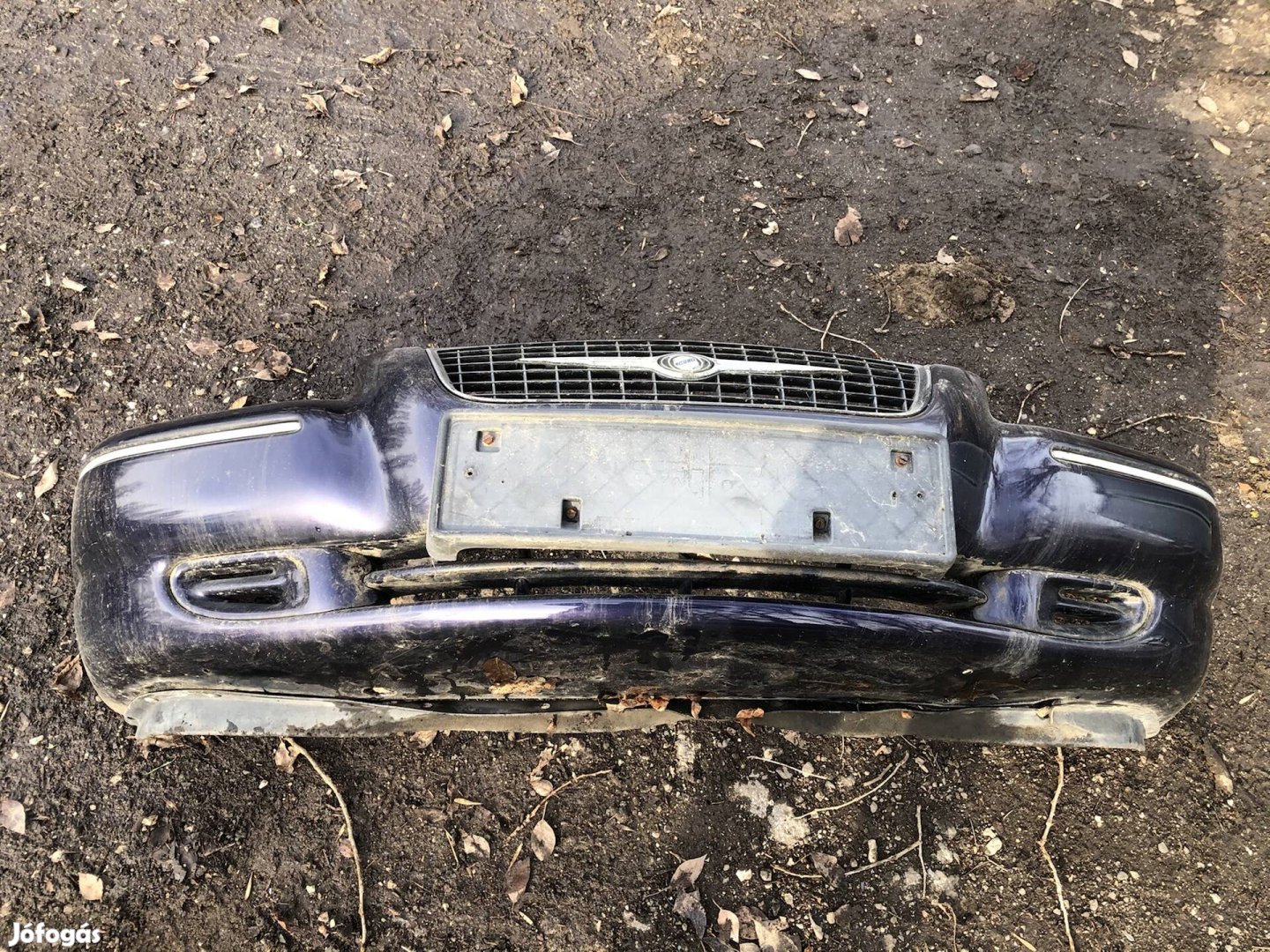 Chrysler Stratus első lökhárító lila 