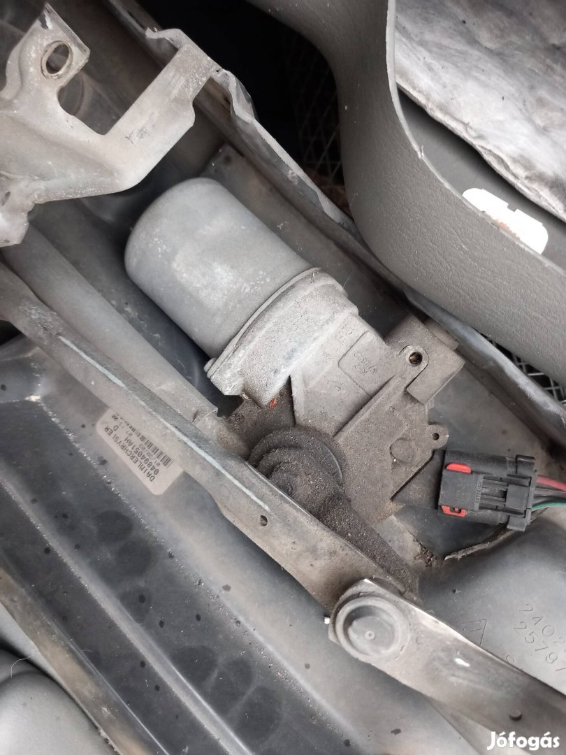 Chrysler voyagger hátsó ablaktörlő motor 
