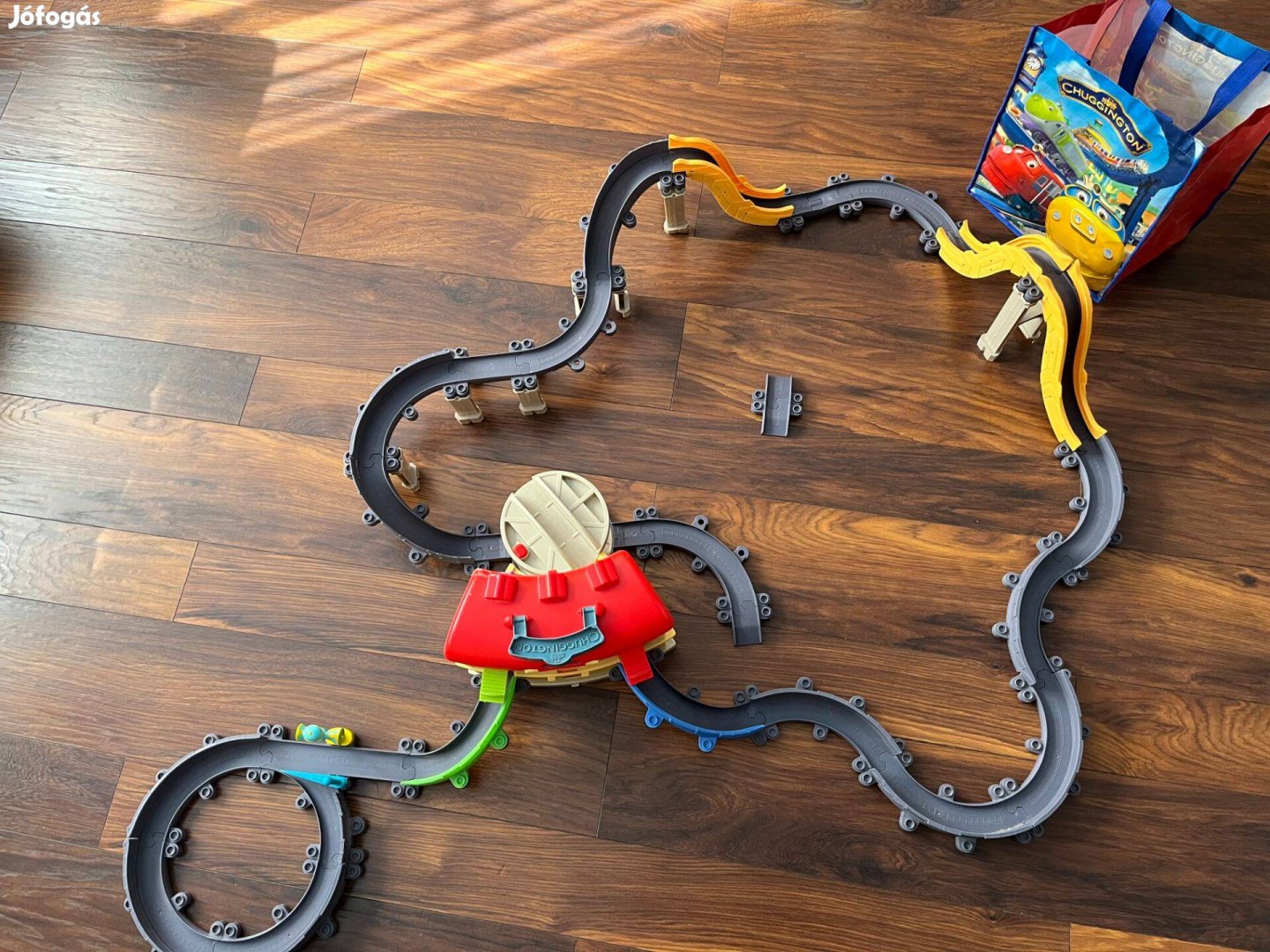 Chuggington fűtőház pályával