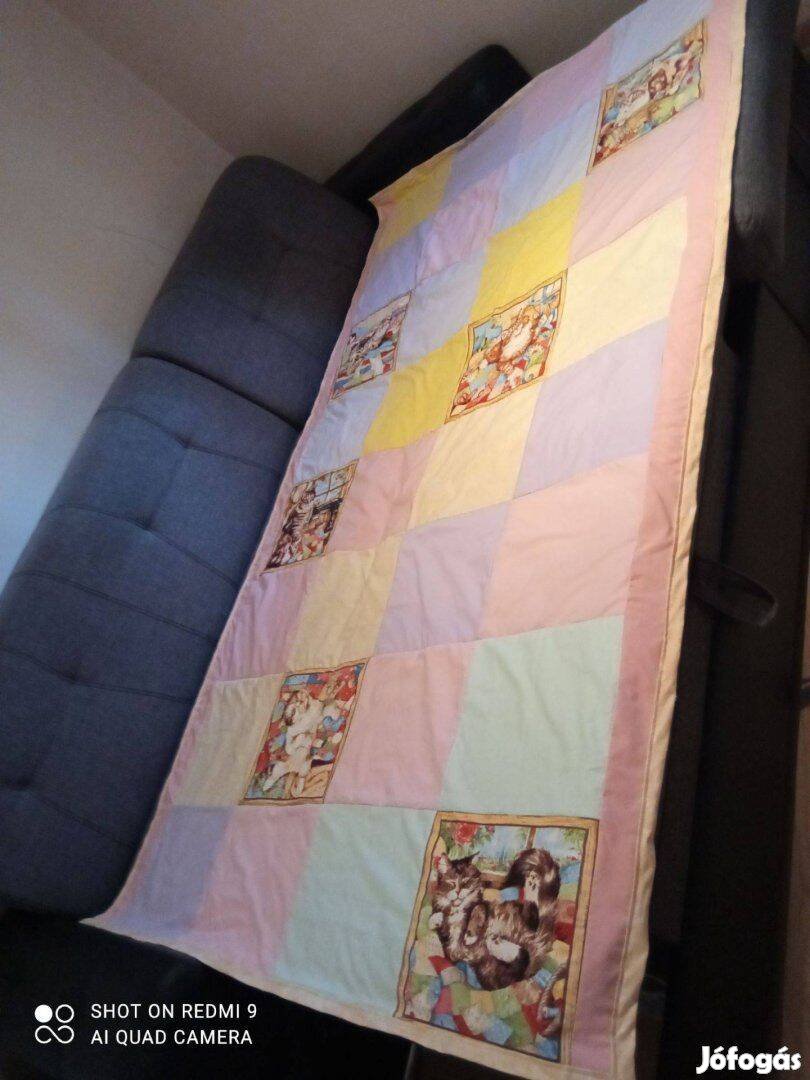 Cicás patchwork ágytakaró
