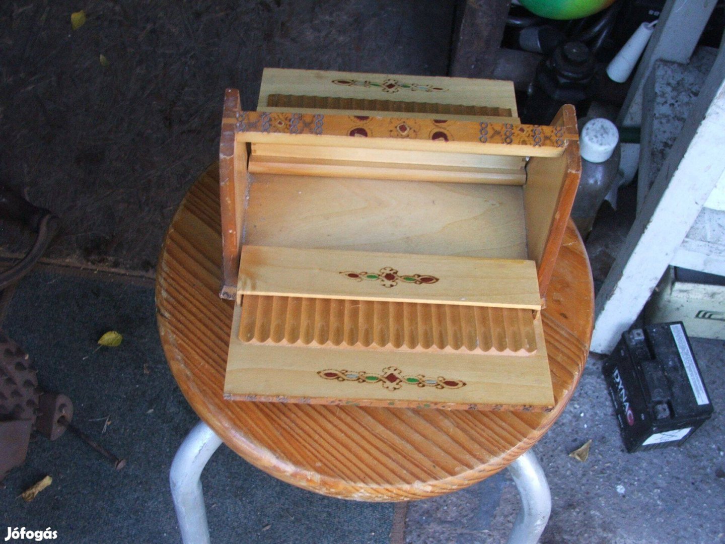 Cigaretta kínáló