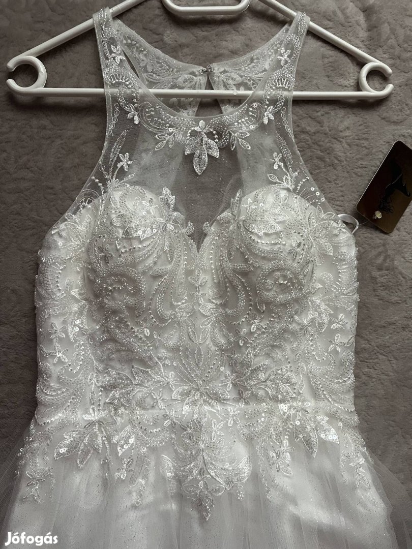 Címkés 34-es menyasszonyi ruha