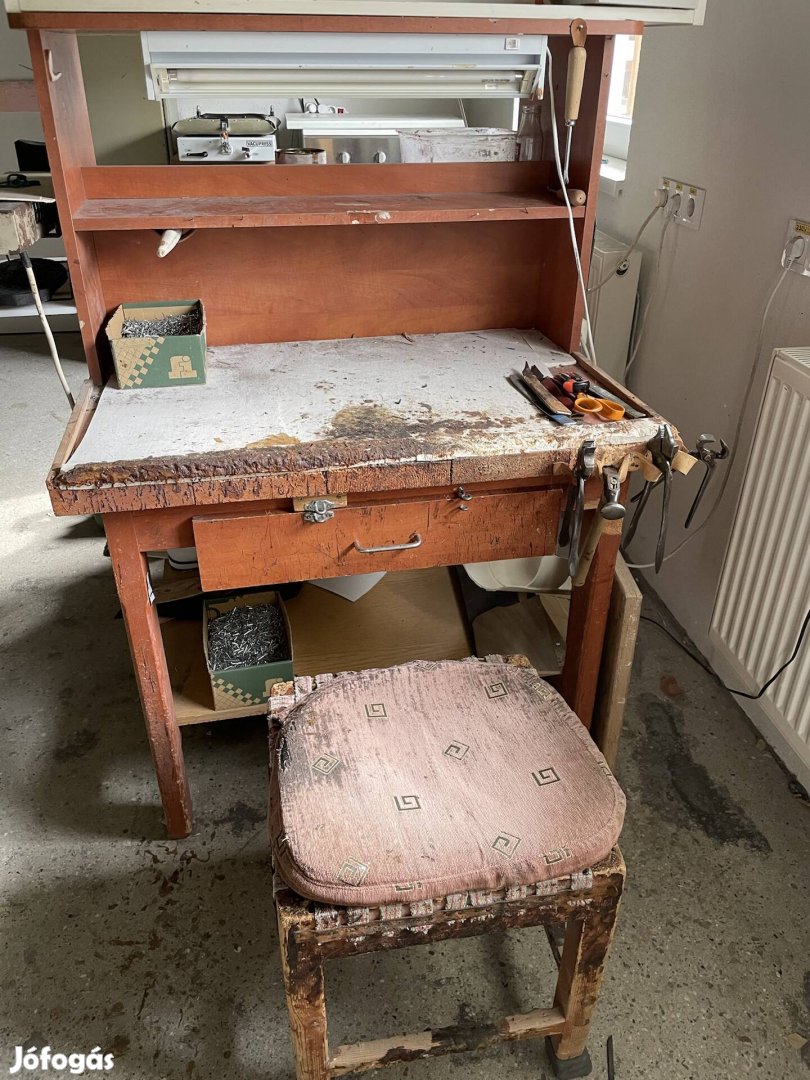 Cipész asztal