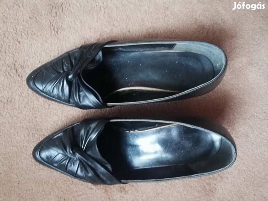 Cipő - fekete bőr 38