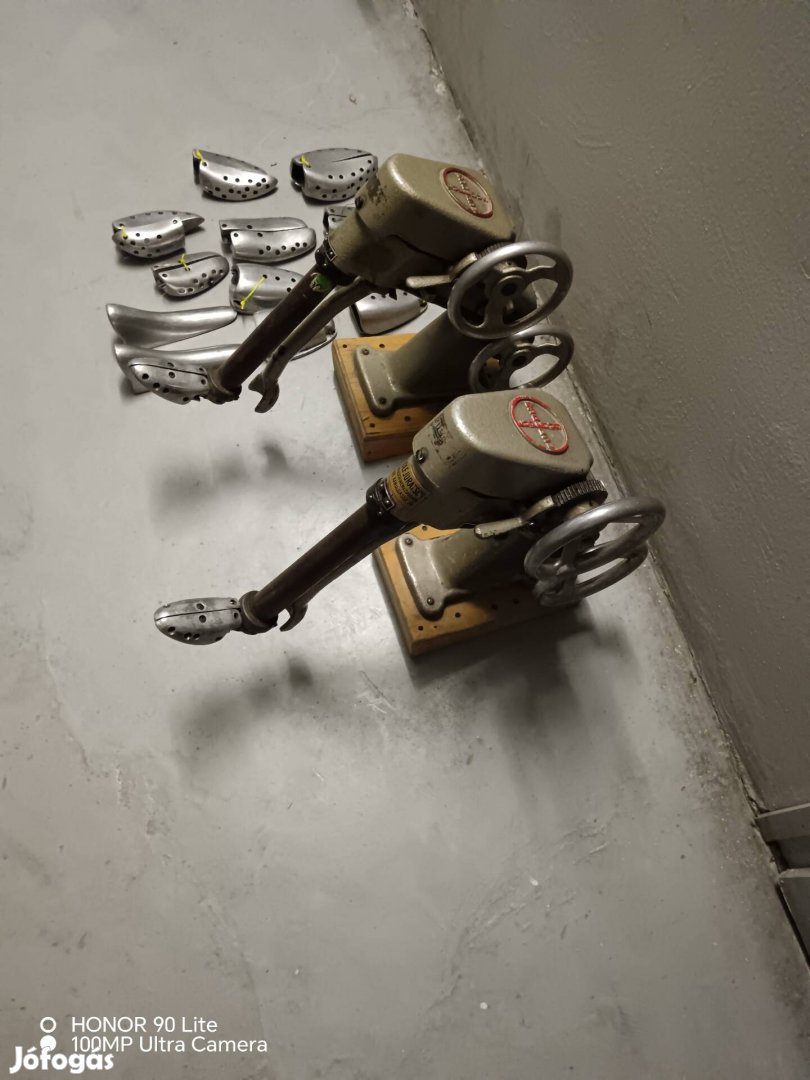 Cipő és csizma tágító gép eladó.