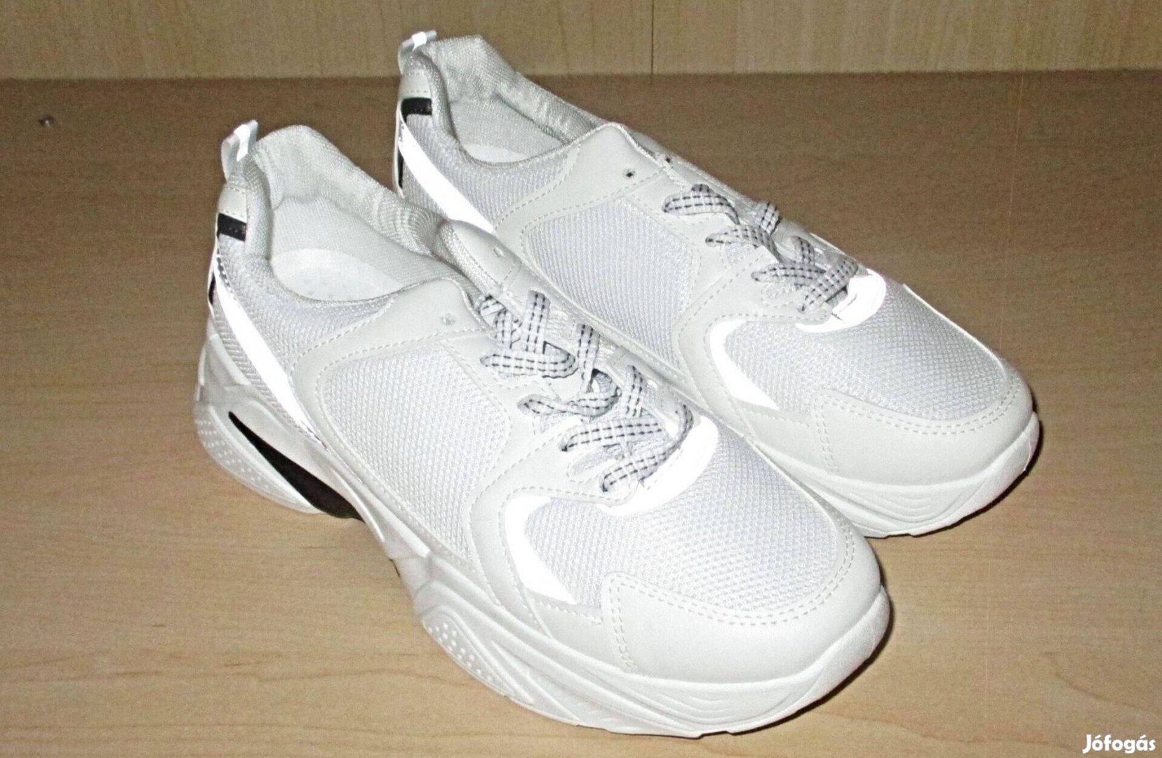 Cipő tornacipő edzőcipő sportcipő sneaker fekete fehér szürke