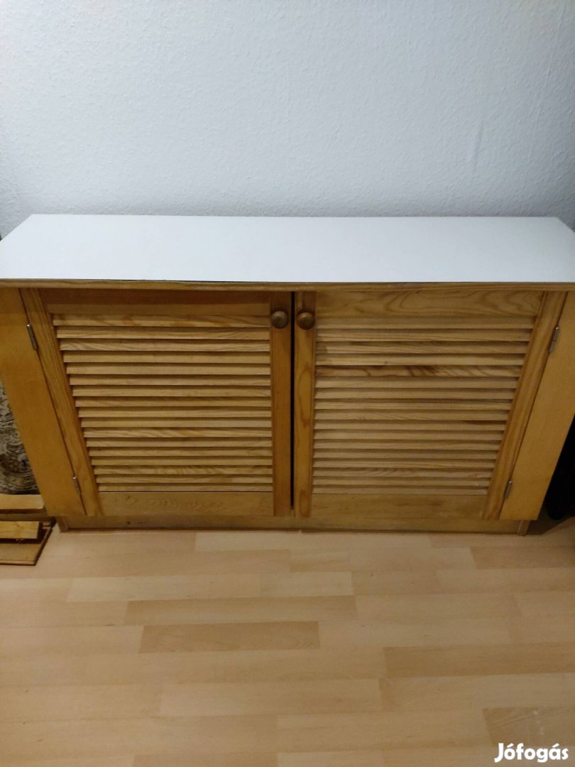 Cipősszekreny eladó jó alapotban