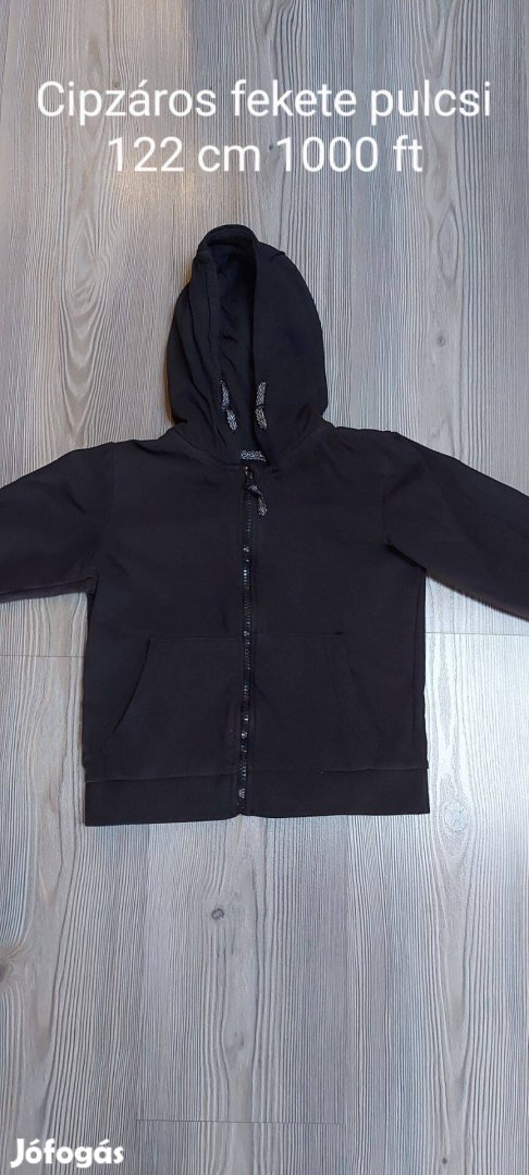 Cipzáros fekete pulcsi 122 cm