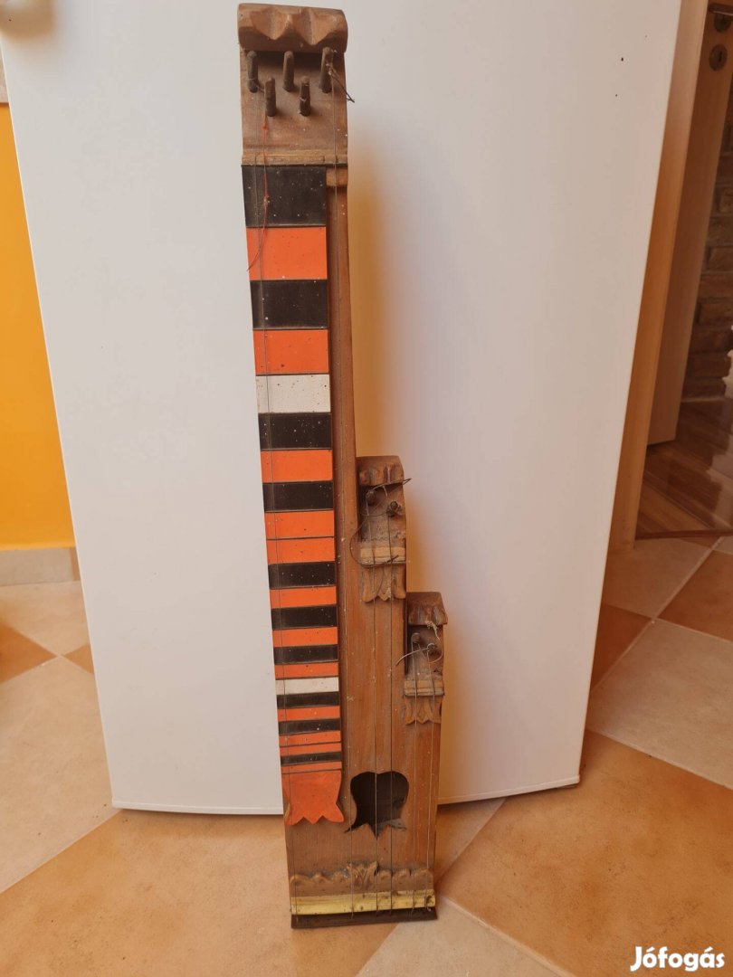 Citera kézi faragású
