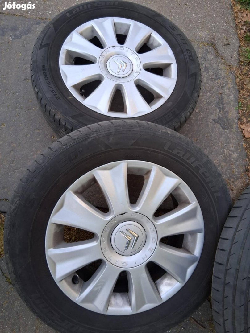 Citroën Alufelni csavarokkal, nyári gumival