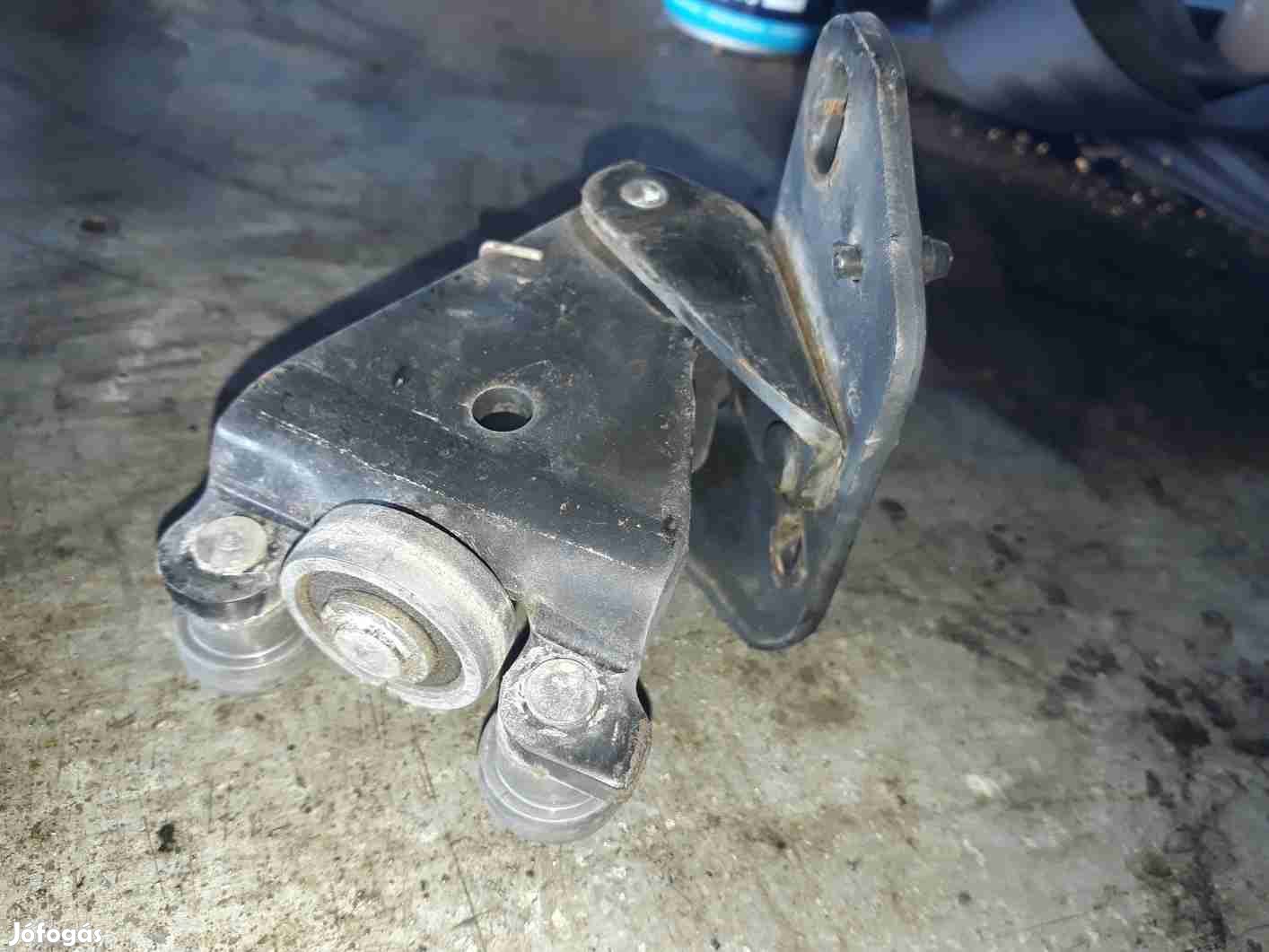 Citroen Berlingo 02-08 Bal Tolóajtó Középső Görgő