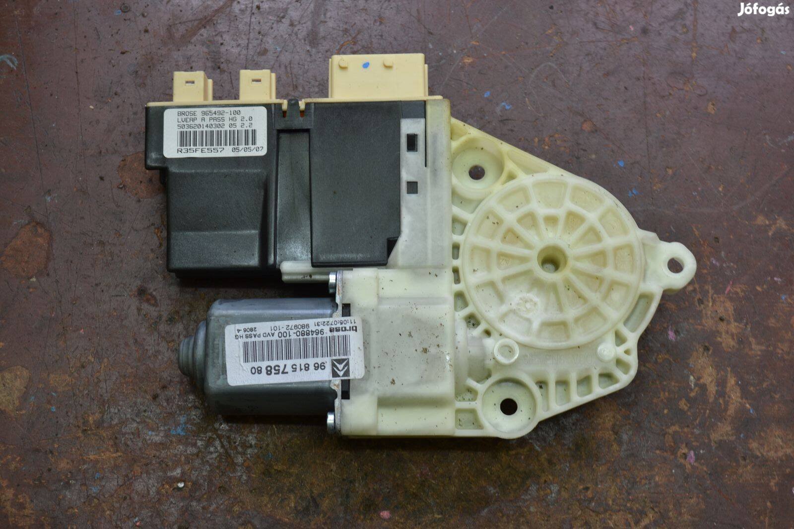 Citroen C4 I Peugeot jobb első ablakemelő motor 9681575880, 964880-100