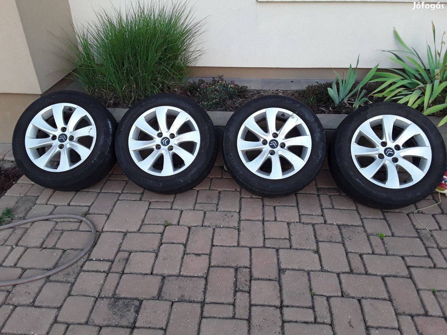 Citroen C4 Picasso 16-os gyári alufelnik nyári gumikkal