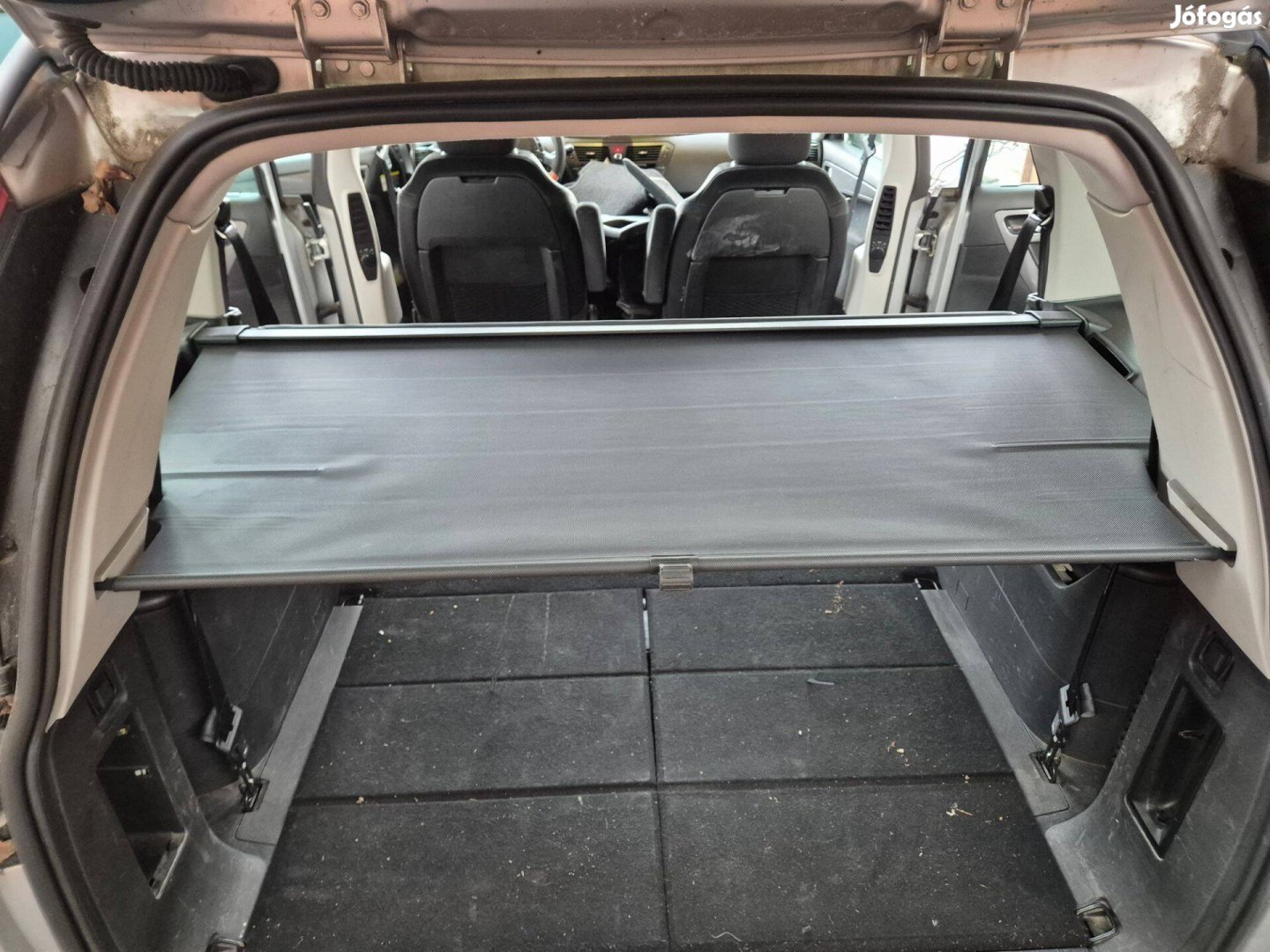 Citroen C4 Picasso kalaptartó