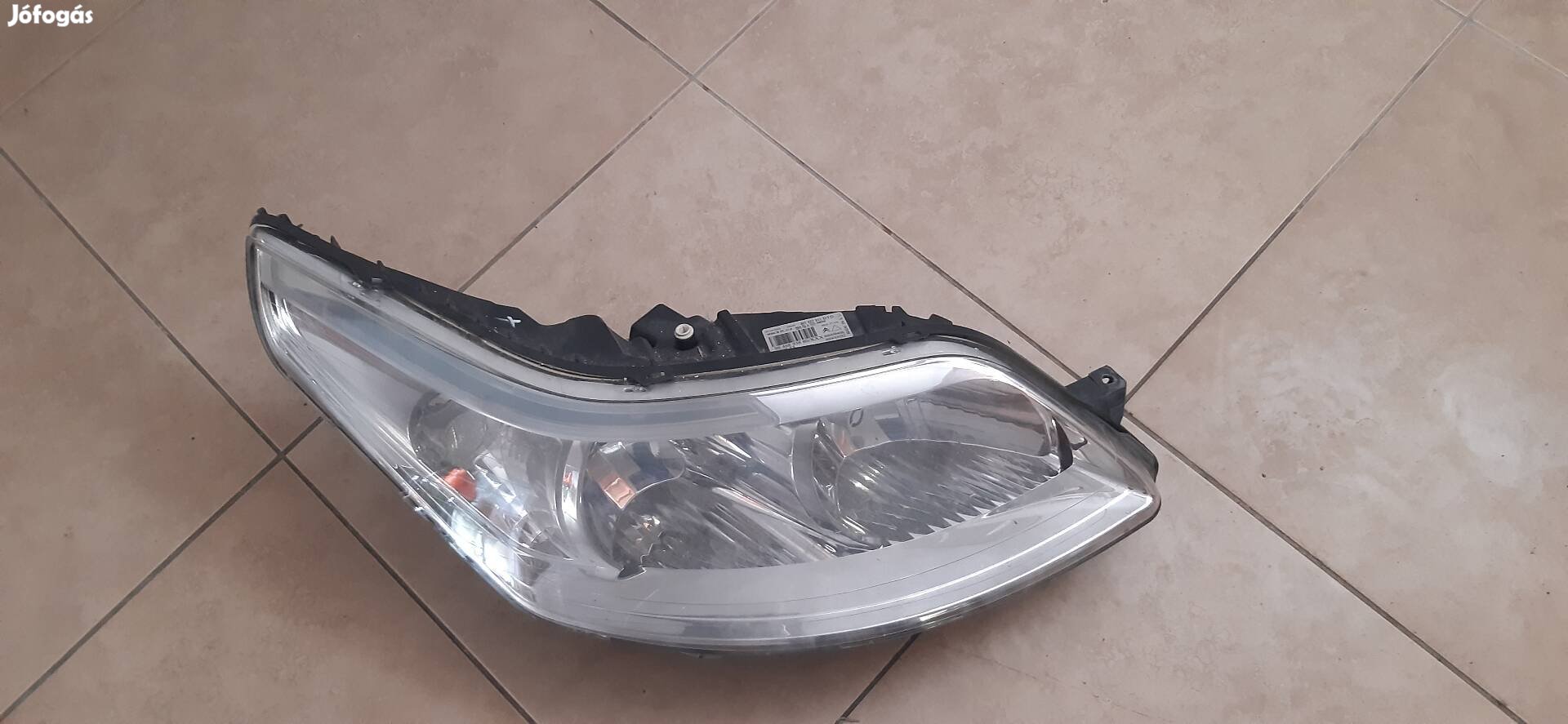 Citroen C4 jobb első fényszóró sérült
