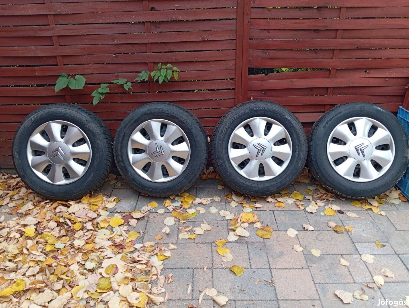 Citroen C8 peugeot 5x98 felni jó gumikkal dísztárcsákkal eladó