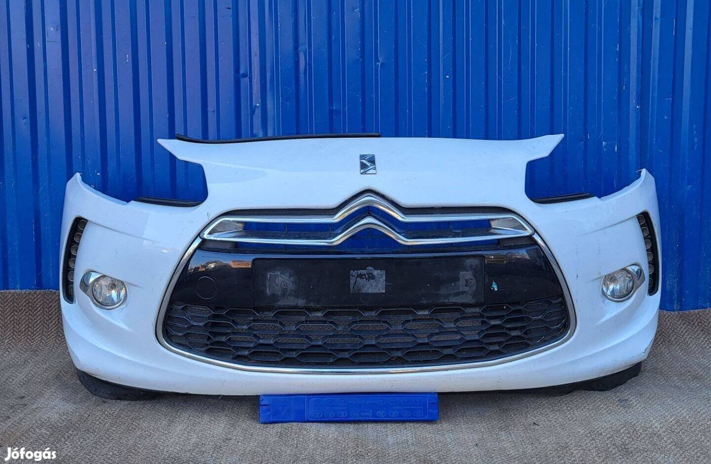 Citroen DS3 gyári 9687534777 első lökhárító, LED menetfény, hűtőrács
