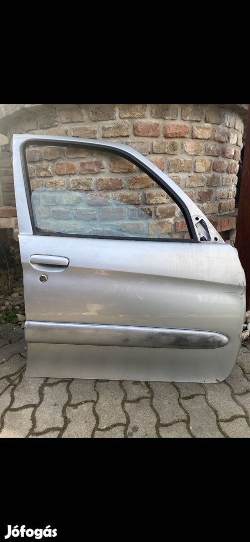 Citroen Xsara Picasso jobb első ajtó Ezrc színkód