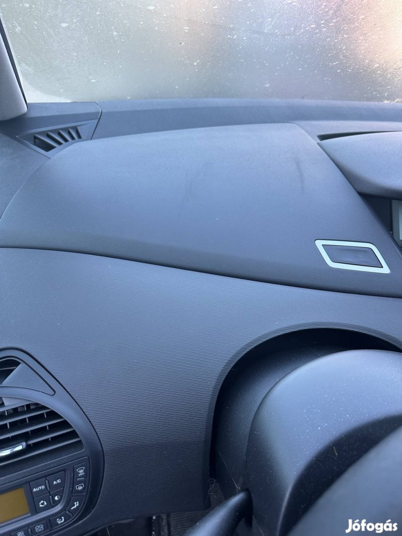 Citroen c4 Picasso műszerfal fedelek eladok . 
