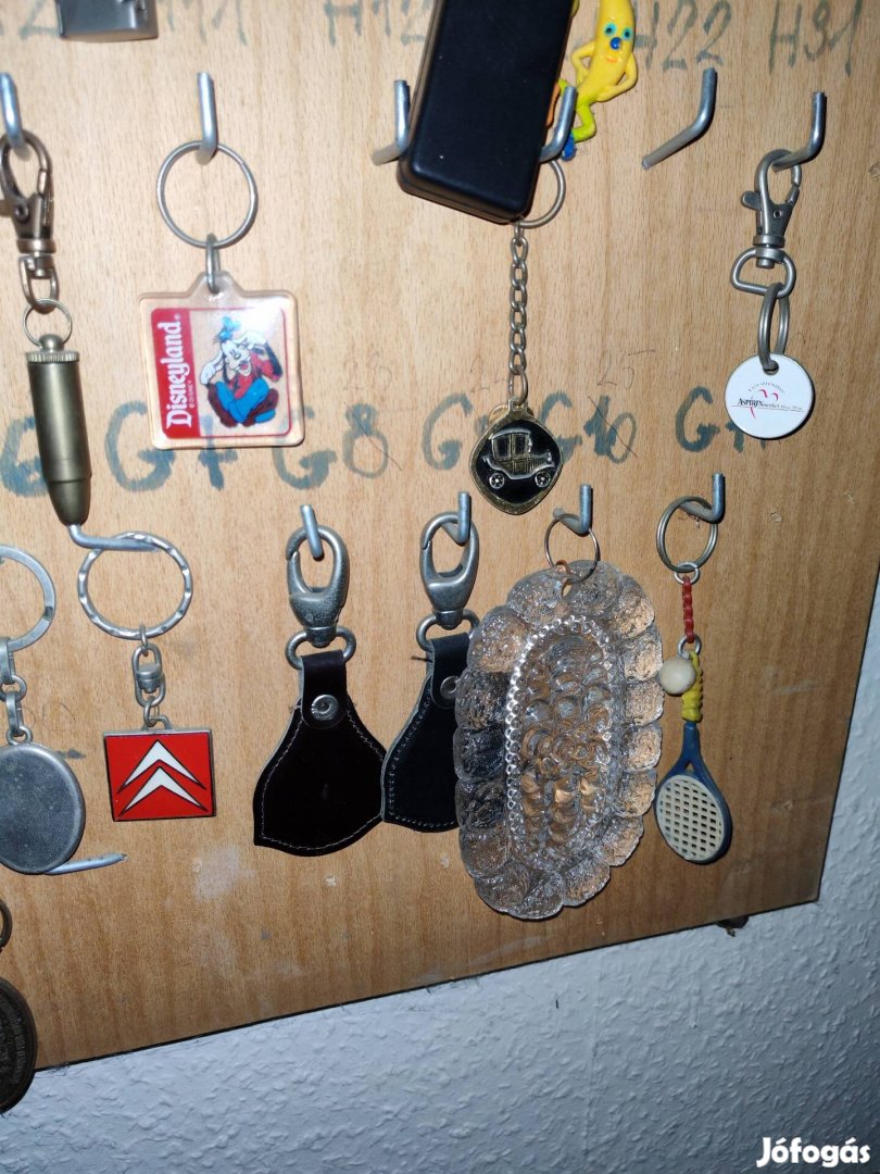 Citroen márkás retro kulcstartó 