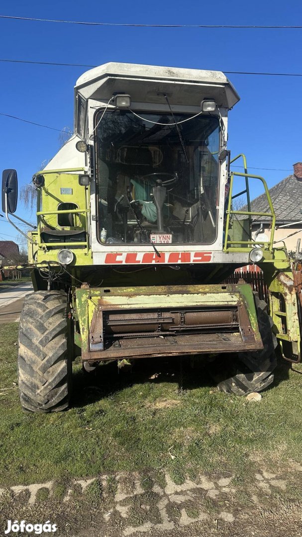 Claas Dominator 106