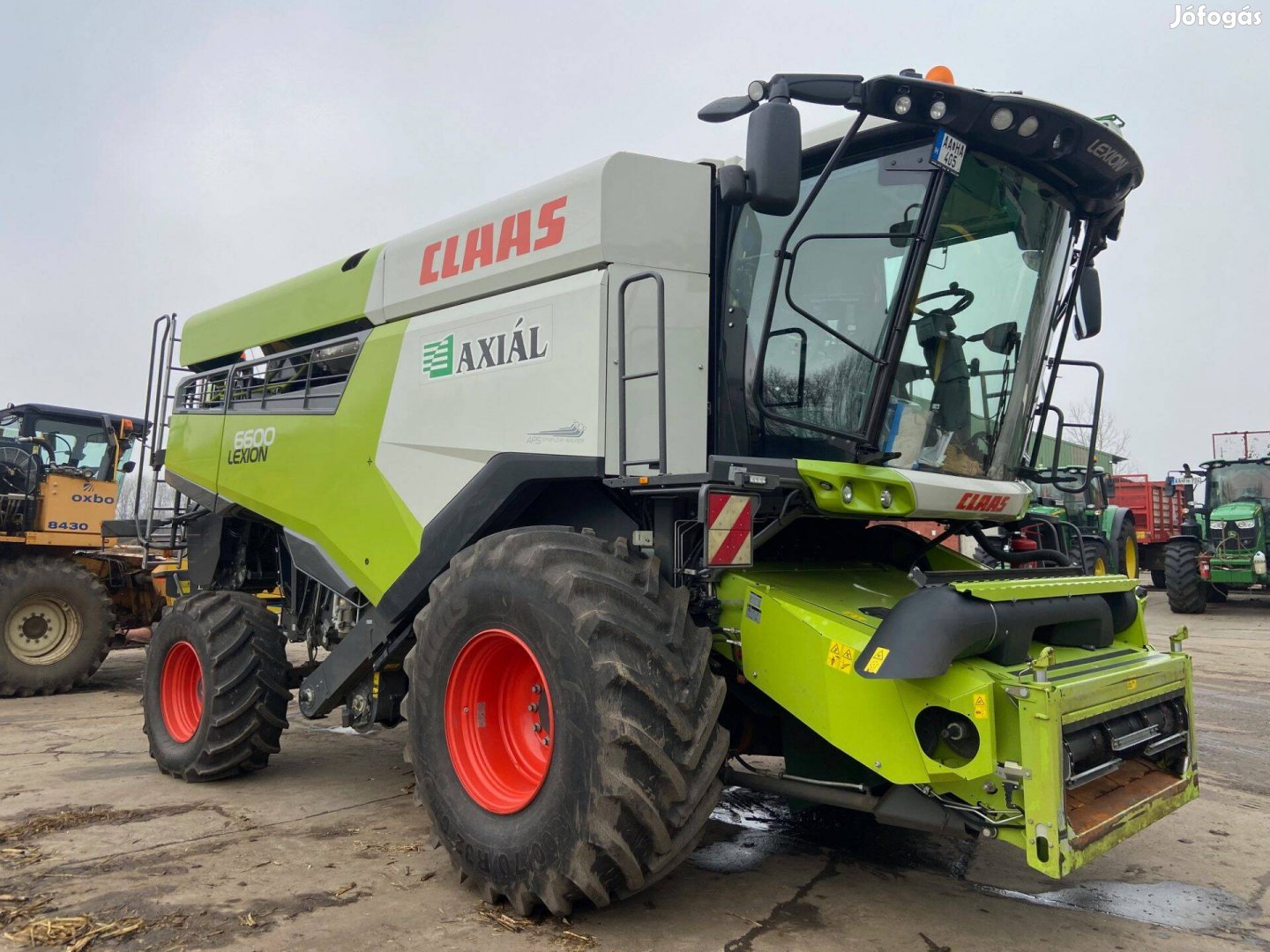 Claas Lexion 6600 kombájn gabonaasztallal, vágóasztal szállítókocsival