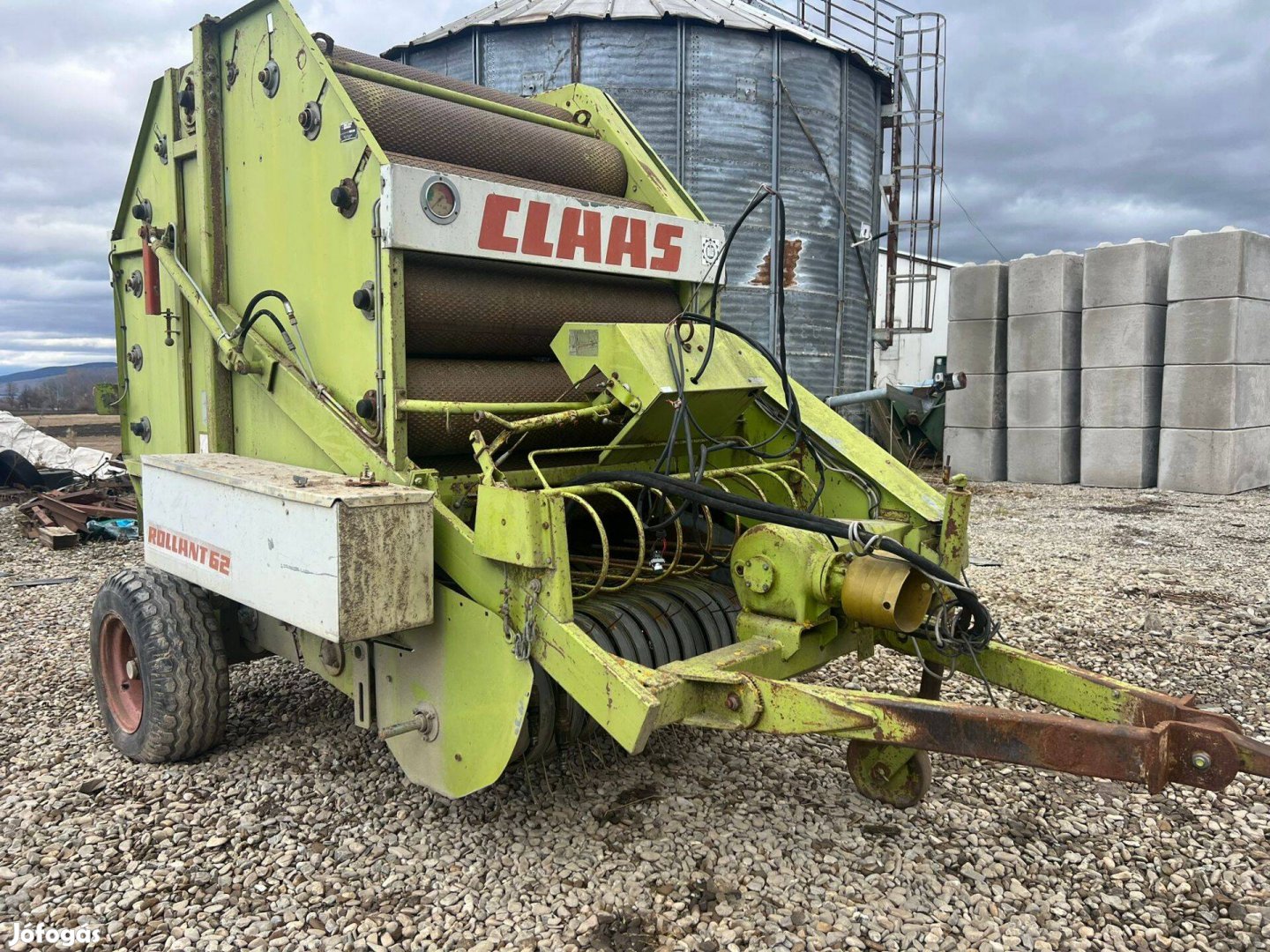 Claas Rollant 62 körbálázó - cérnával