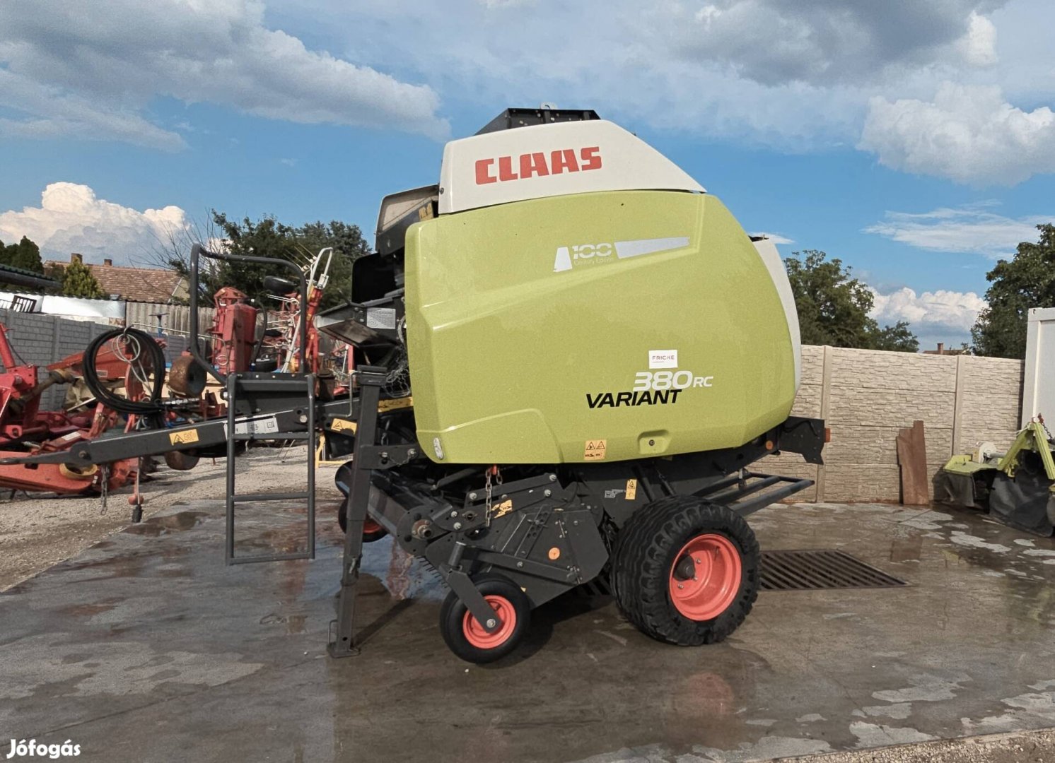 Claas Variant 380 RC Körbálázó 