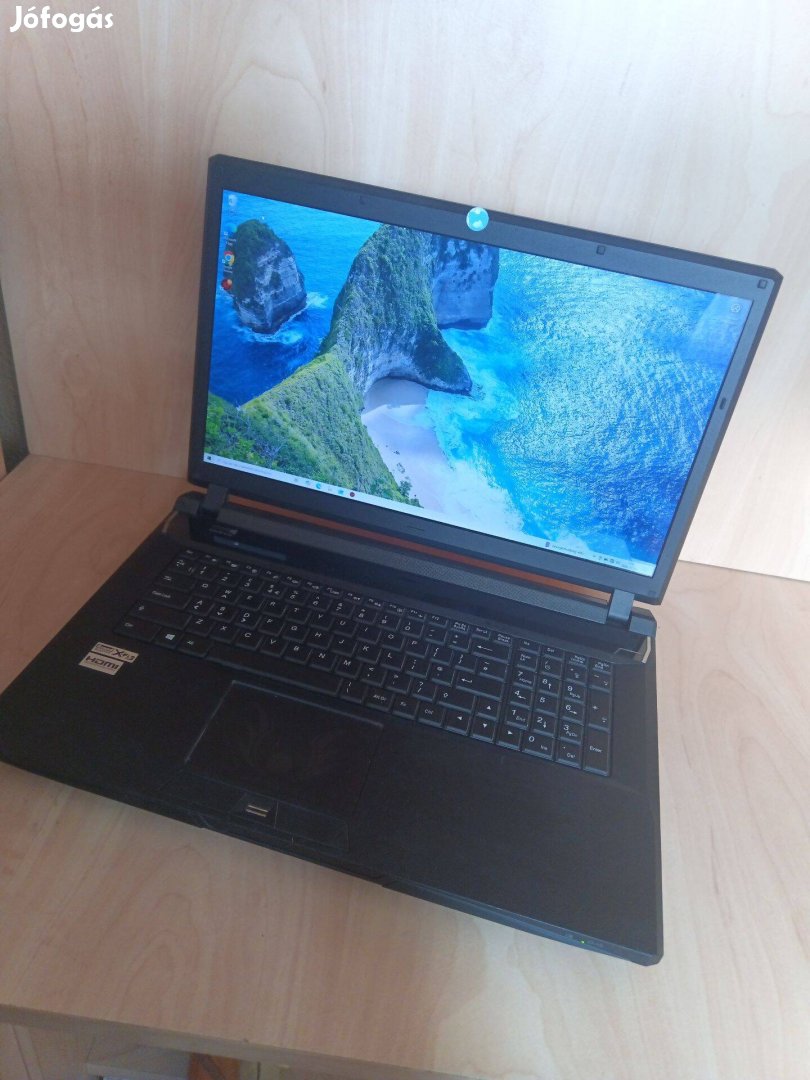 Clevo laptop eladó 17.3 colos , 4 magos ,világító billentyűs