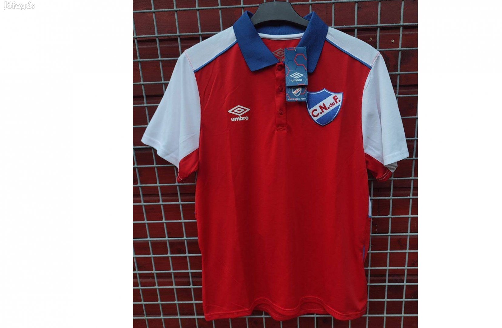 Club Nacional de Football piros eredeti Umbro, címkés mez (L)