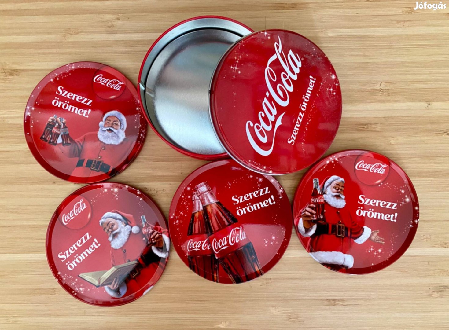 Coca-Cola mikulásos poháralátét dobozban