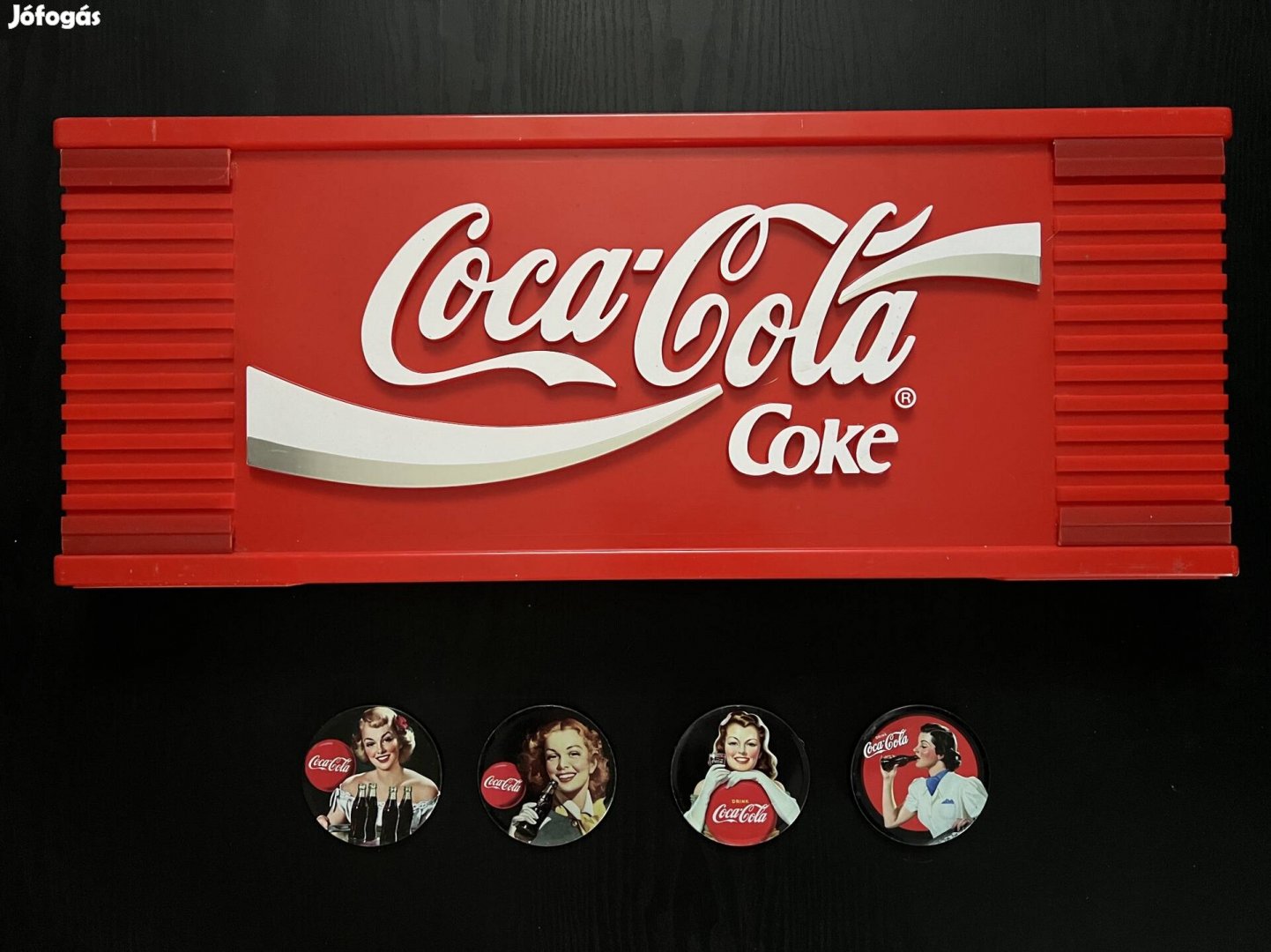 Coca Cola reklámtábla ajándék poháralátétekkel