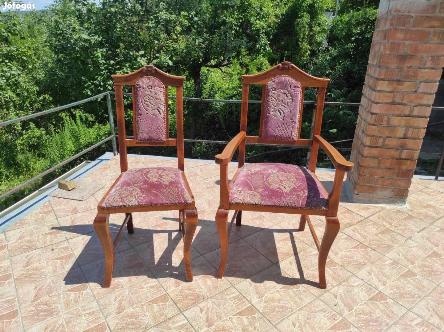 Colonial párnázott fa székek