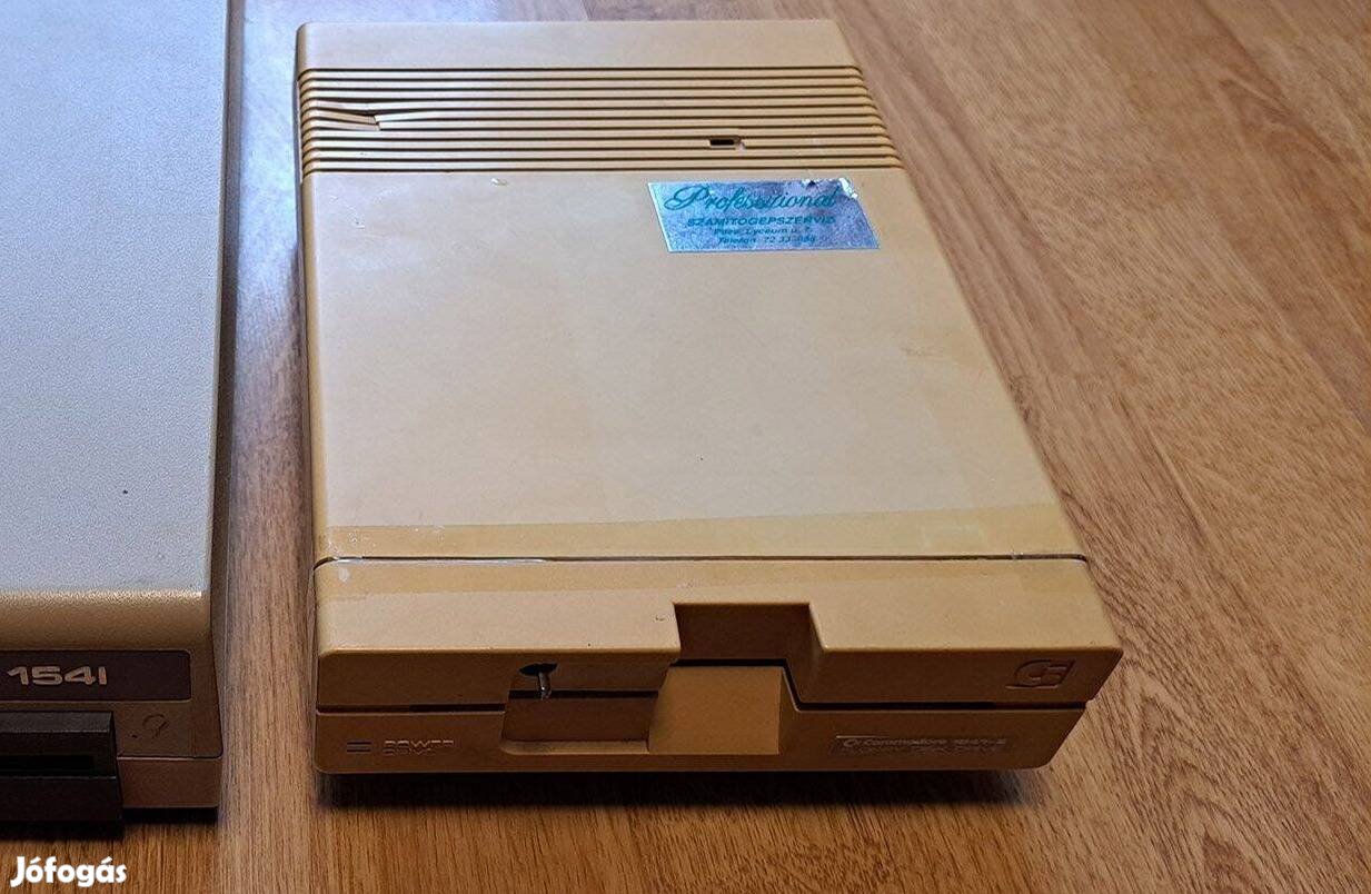 Commodore 64 -hez floppy meghajtó (C-1541-II)