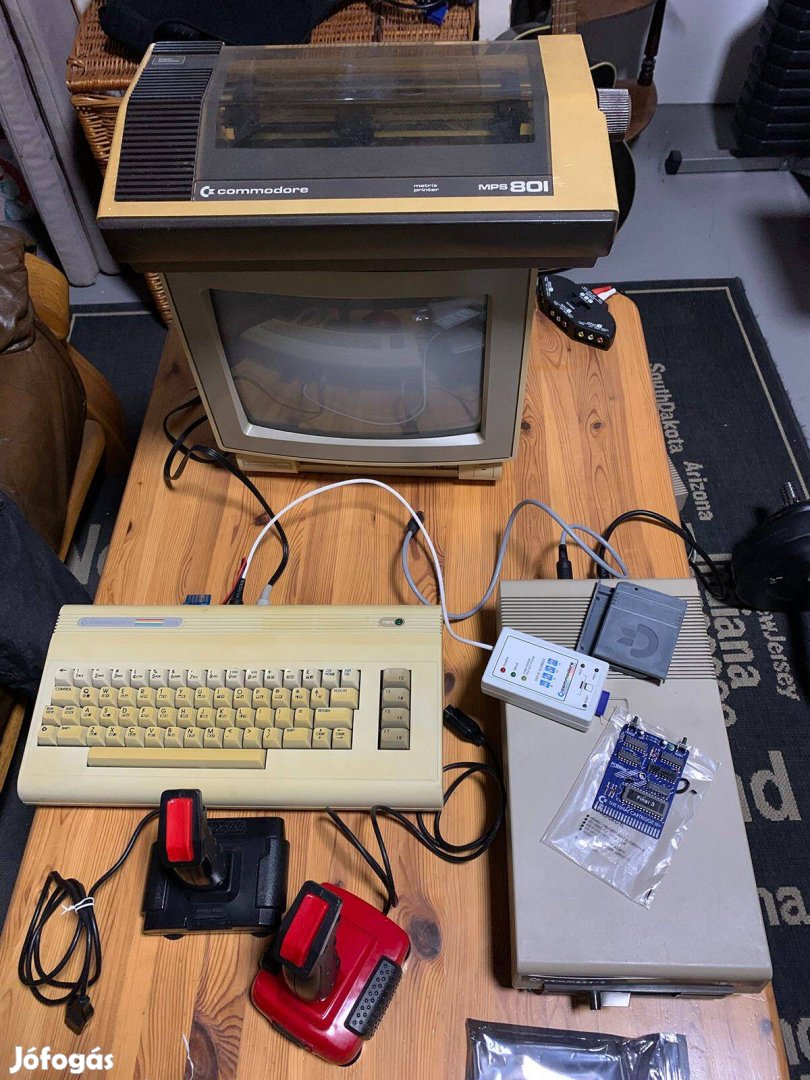 Commodore 64, monitor, floppy, nyomtató, SD2IEC stb