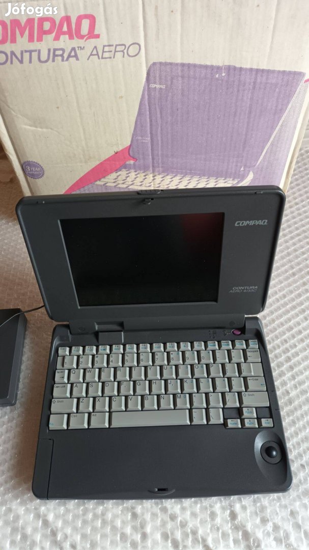 Compaq Contura Aero 4/33c retro mini laptop