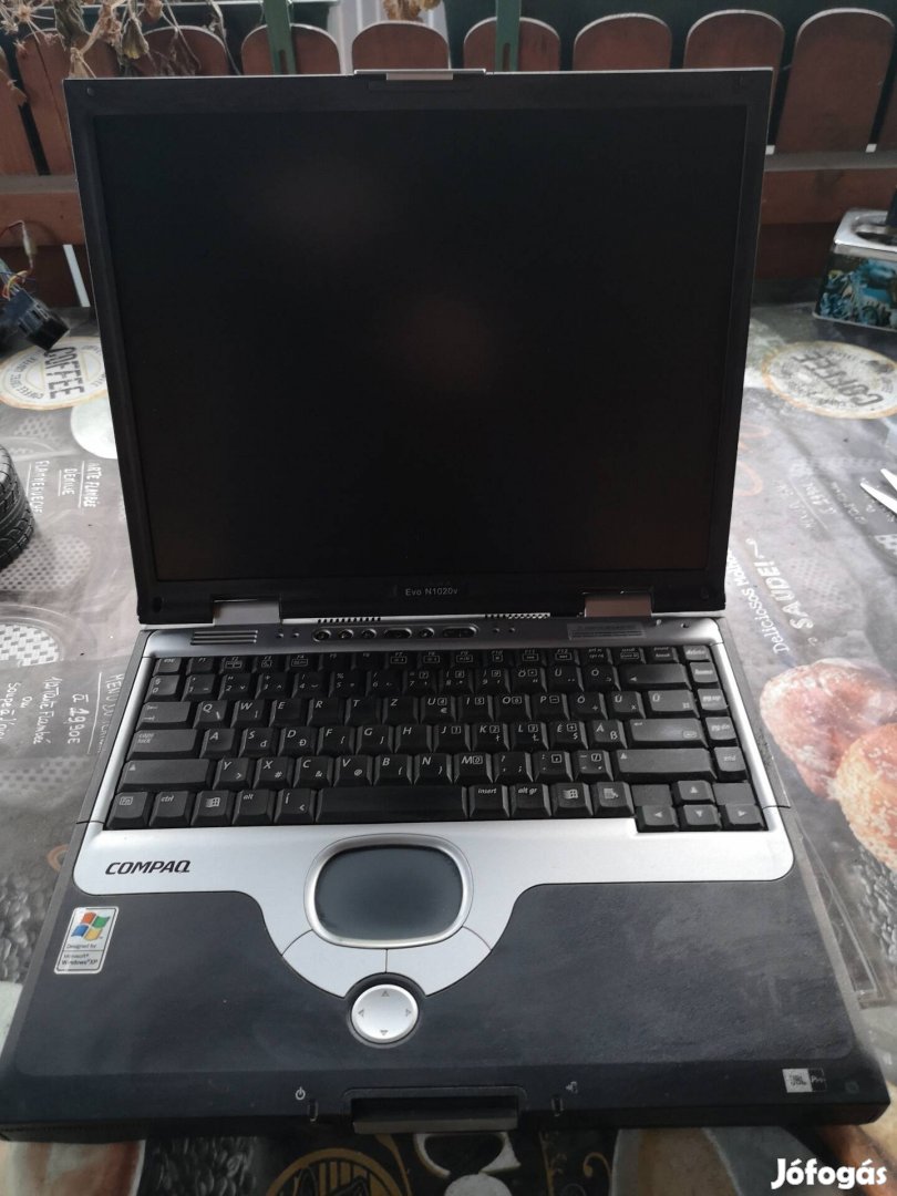 Compaq Evő N 1020v laptop