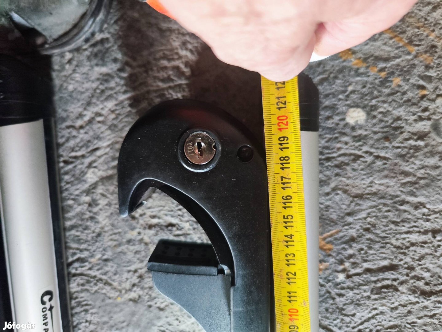 Compass zárható alu tetőcsomagtartó 