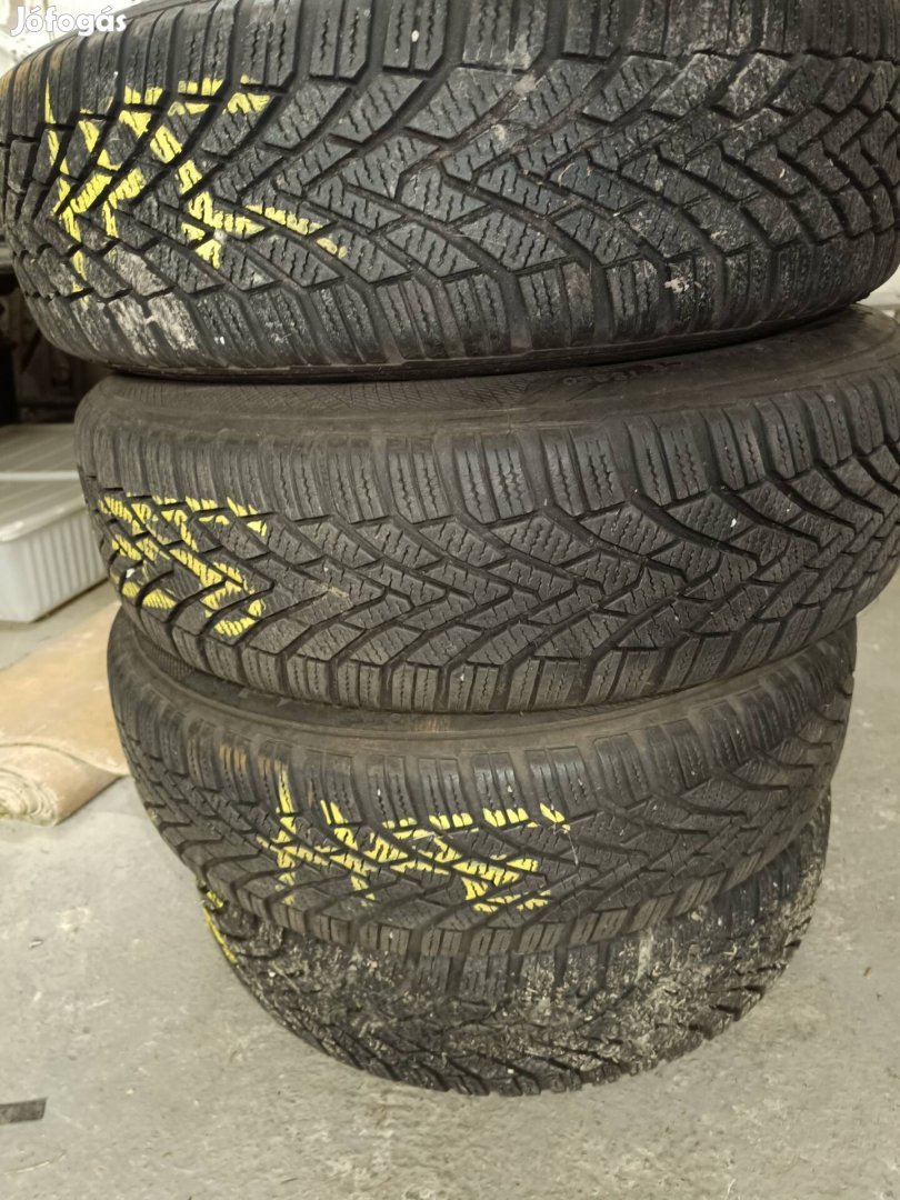 Continental 165/70 R14 téligumi lemezfelnire szerelve 
