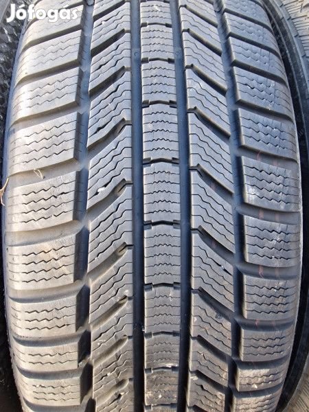 Continental 205/55R17 TS870P 7-8mm DOT22 használt gumi HG11816 téli