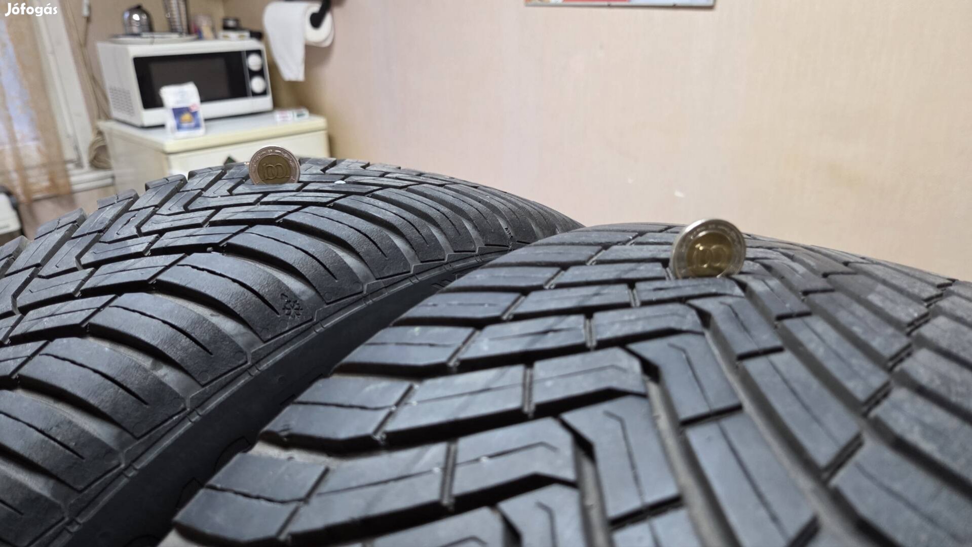 Continental 205/55 R16 négyévszakos gumi - 2 db, jó állapotban.