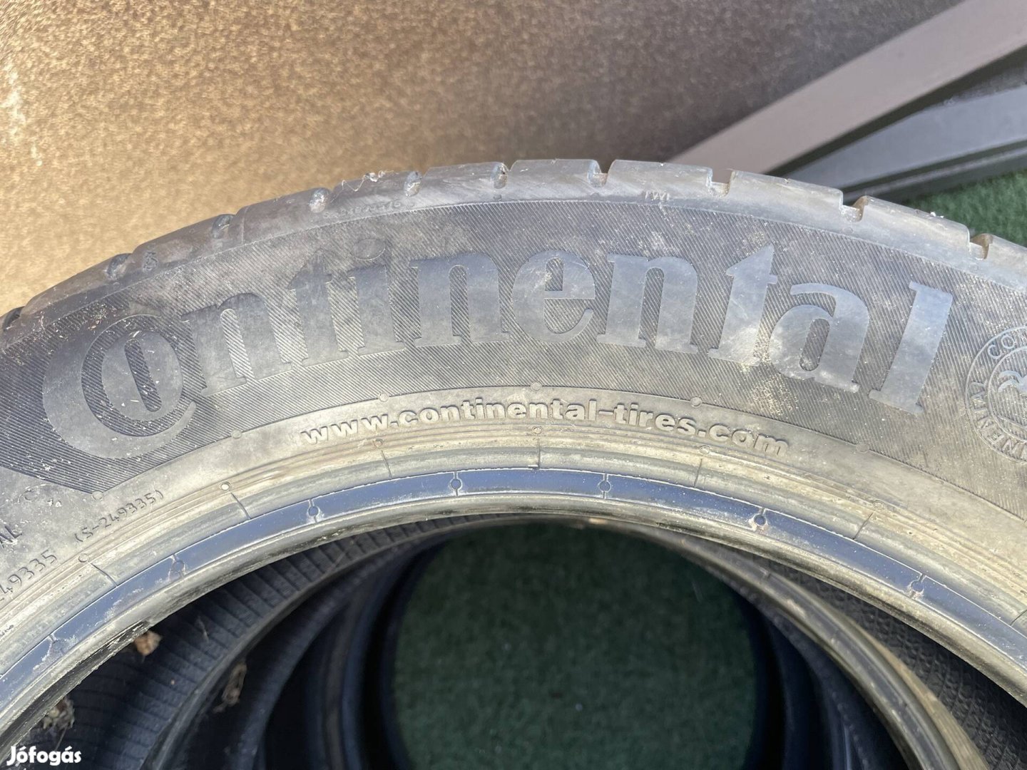 Continental 214/55 R17 nyári gumi