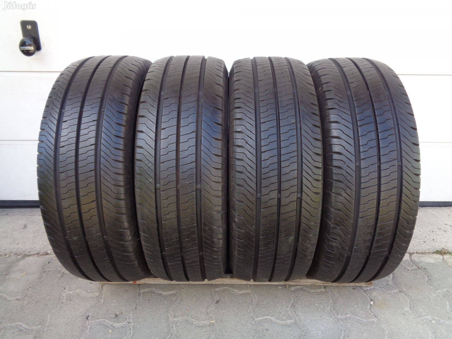 Continental 215/65R15 C kisteher nyári gumi, újszerű állapotban eladó