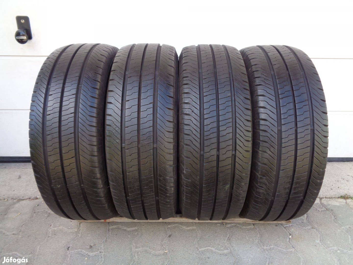 Continental 215/65R15 C kisteher nyári gumi, újszerű állapotban eladó