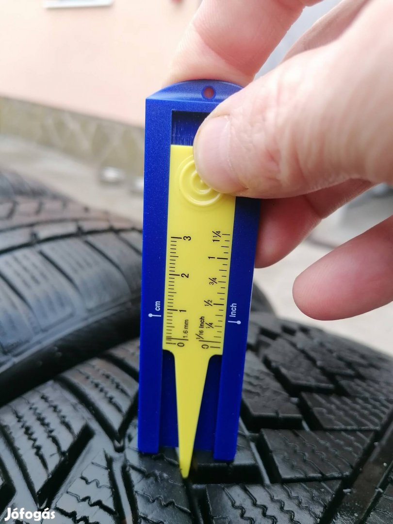 Continental 235/55 R17 4db téli gumi. 