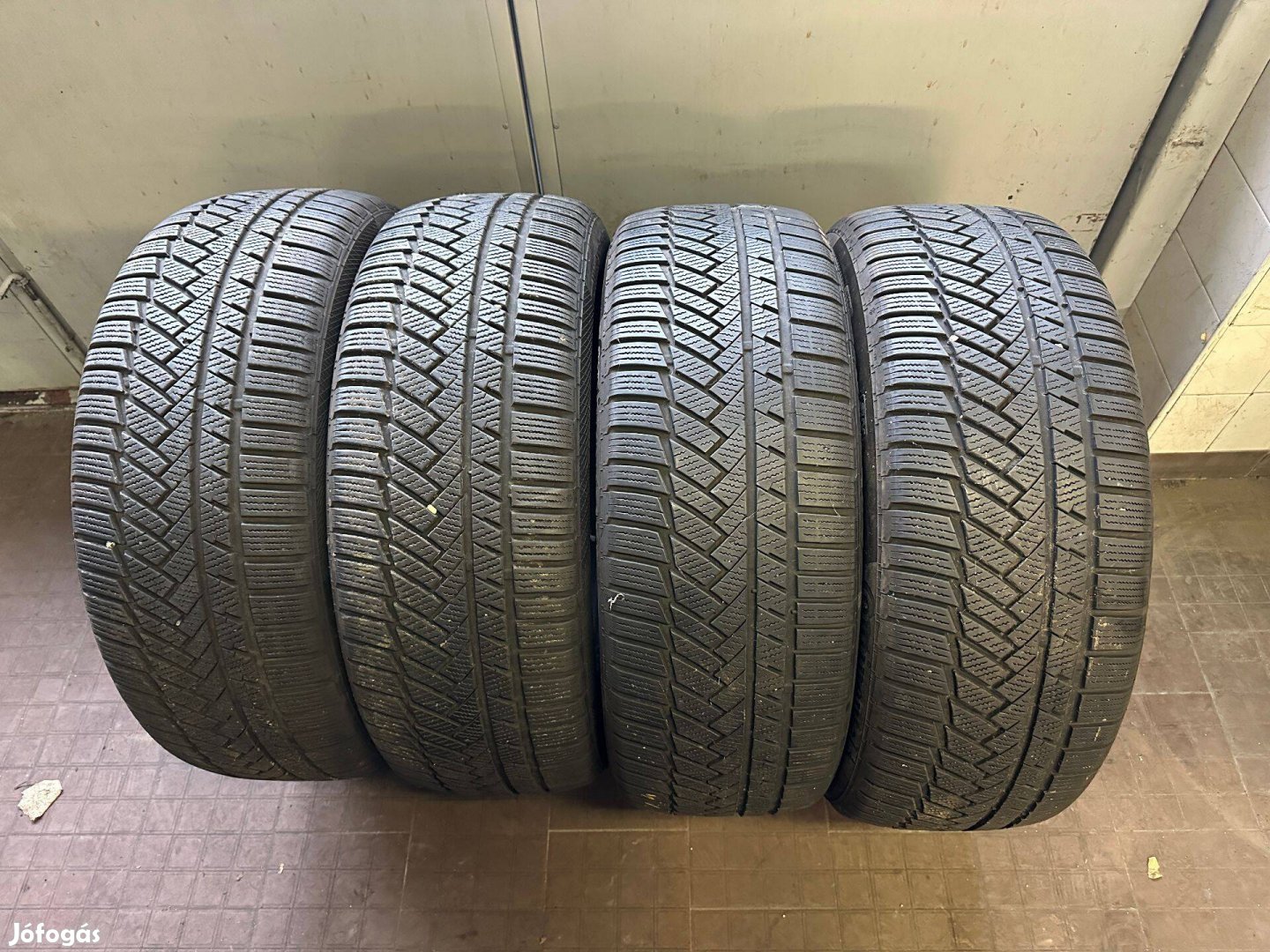 Continental 255/45 R20 Téli Gumi 4 db 255 45 20