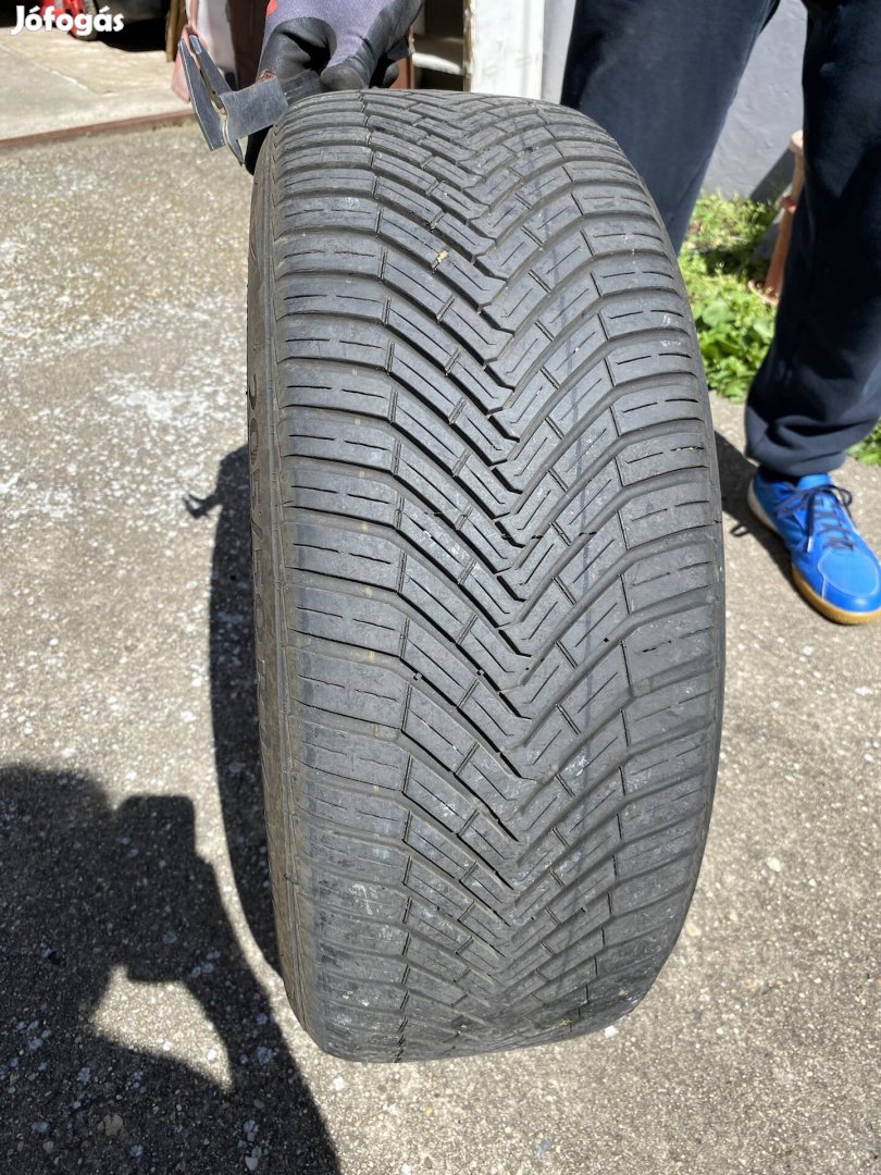 Continental 4 évszakos gumi 205/50 R17 (2021)