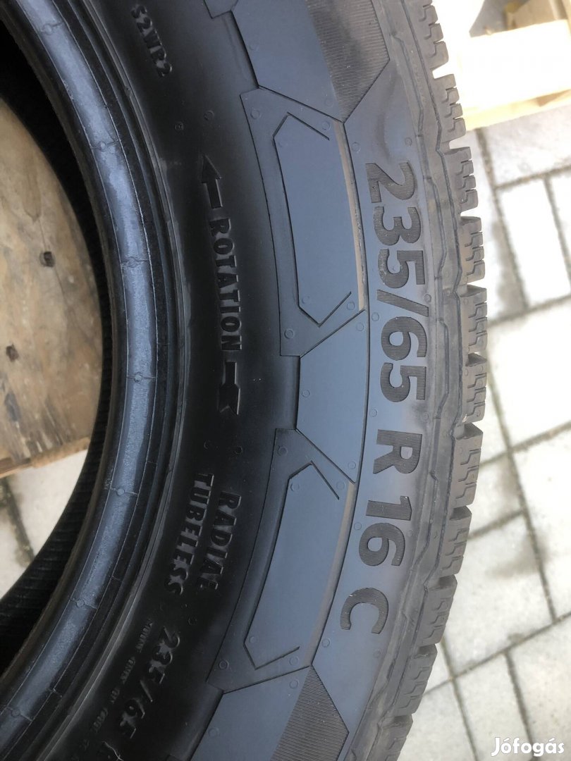 Continental Vancontact Winter 235/65 R16C kisteher téli gumi 4 db