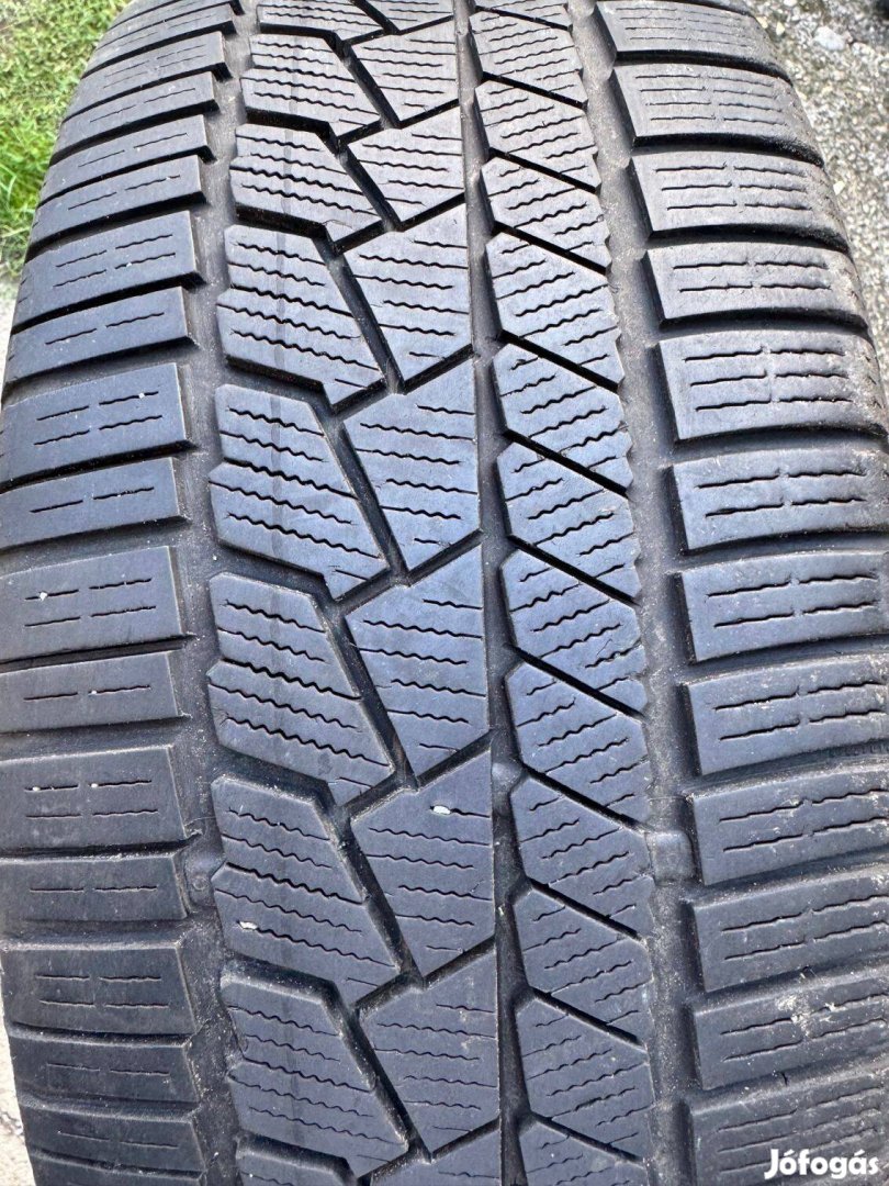 Continental Wintercontact 225/45 R19 XL Runflat 4 db-os téligumi szett